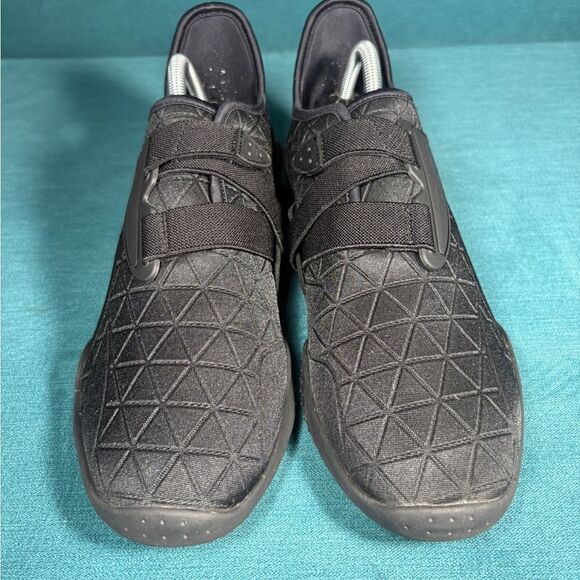 Size 9.5 - Men’s PUMA Mostro LDN black shoes main image 8
